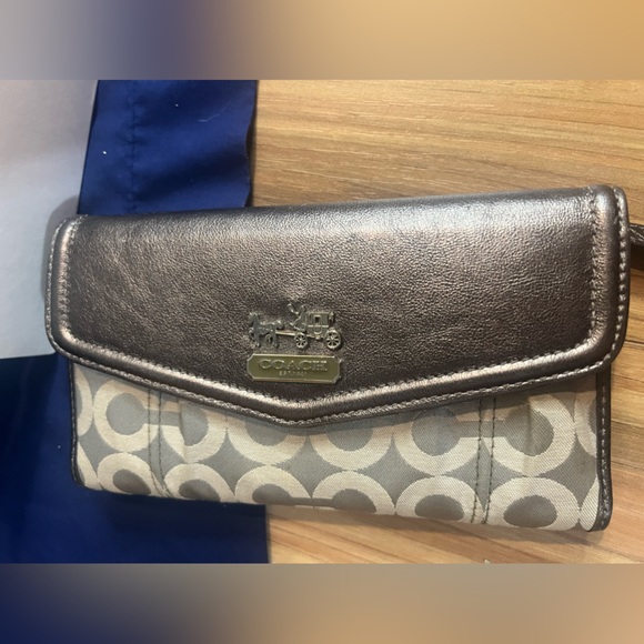 ***SOLD*** Coach Wallet and box - Picture 2 of 11